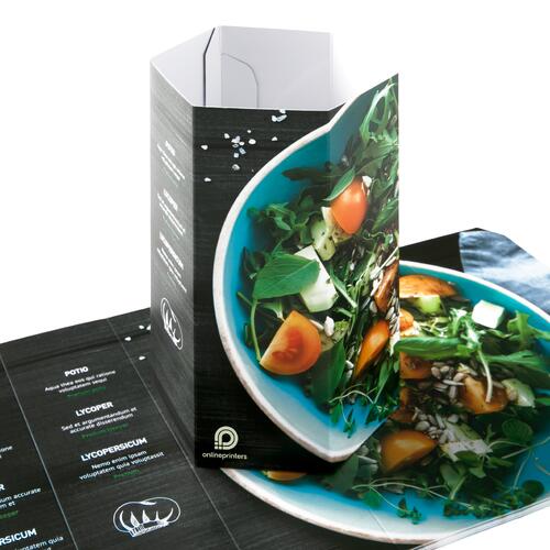 Sechseckiger, kleiner Tischaufsteller aus Papier.