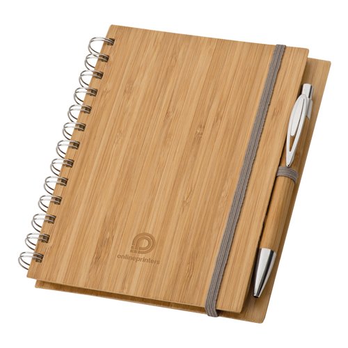 Carnet en bois clair avec reliure spirale et lastique.