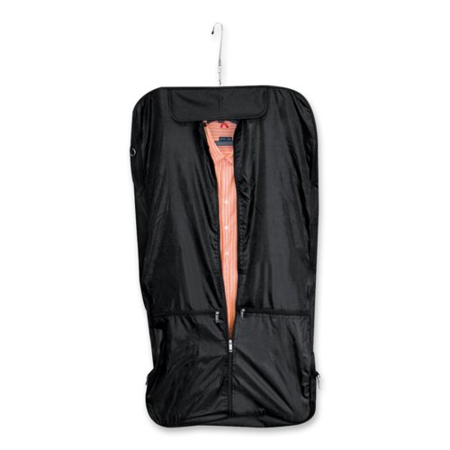 Housse  vtements noire avec fermeture clair et poigne de transport.