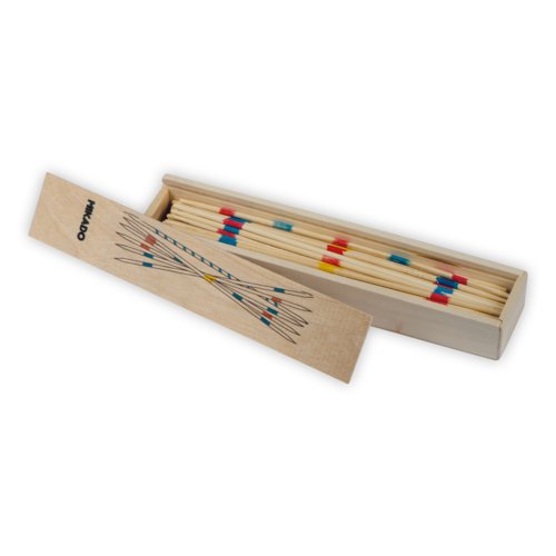 Jeu de Mikado beige en bois dans une bote en bois.
