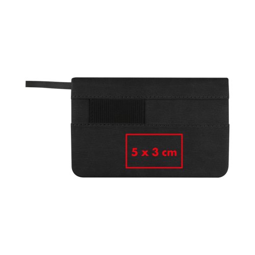 Carnet noir avec fermeture lastique.