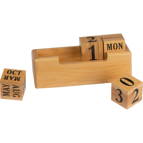 Calendrier de bureau beige en bois avec cubes interchangeables.