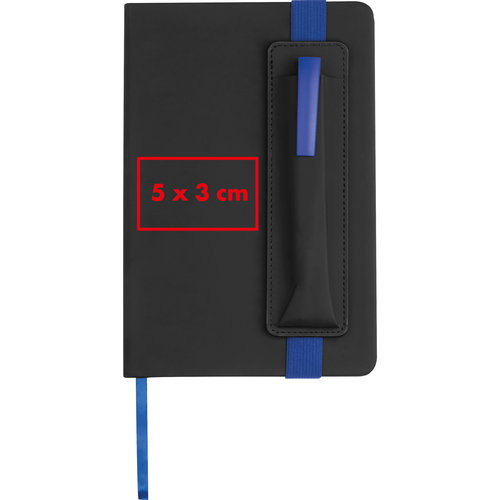 Carnet noir avec porte-stylo, fermeture lastique et marque-page.