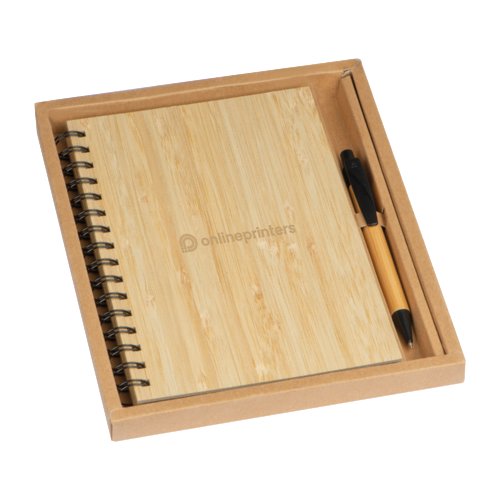 Ensemble cadeau en bois clair avec carnet et stylo dans une bote.