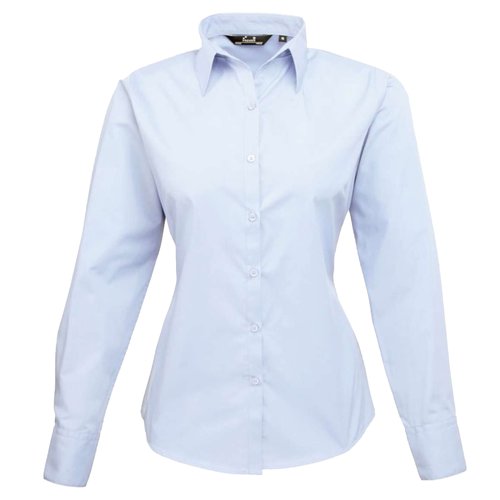 Blouse en popeline bleu clair pour femme avec patte de boutonnage et col.