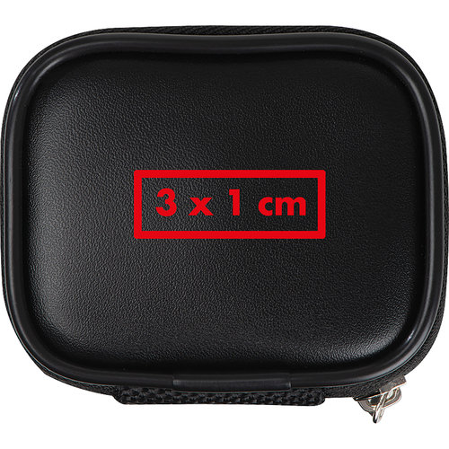 Adaptateur de voyage noir avec fermeture clair.