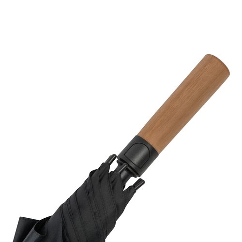 Parapluie noir avec manche en bois et mcanisme d'ouverture manuel.