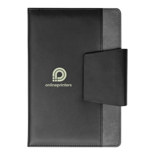Carnet noir avec rabat de fermeture.