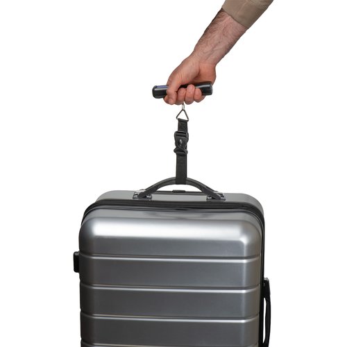 Balance  bagages noire avec affichage numrique et sangle de transport.