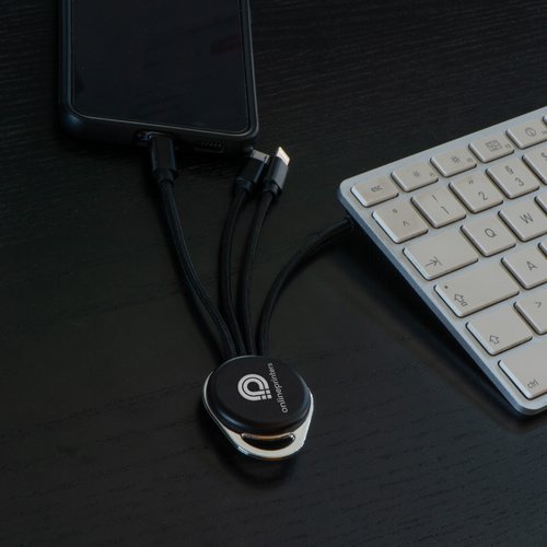 Ensemble de cbles noir avec divers connecteurs.