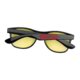 Lunettes de soleil en plastique au design classique.