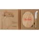 Planche  fromage en bois avec couteau  fromage.