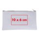 Trousse blanche en tissu avec fermeture clair.
