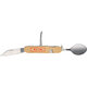 Couverts de camping en bois clair avec couteau, fourchette et cuillre.