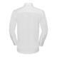 Chemise blanche en coton pour homme avec manches longues et finition infroissable.